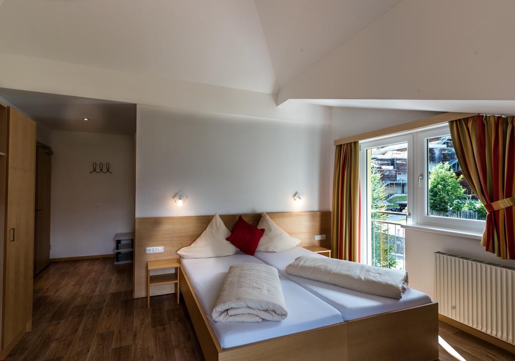 "Quality Hosts Arlberg" Hotel-Gasthof Freisleben ซังคท์อันทอนอัมอาร์ลแบร์ก ภายนอก รูปภาพ