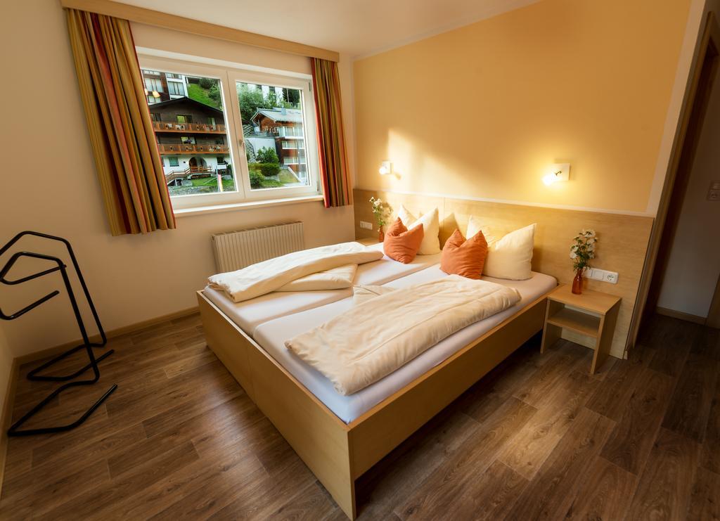 "Quality Hosts Arlberg" Hotel-Gasthof Freisleben ซังคท์อันทอนอัมอาร์ลแบร์ก ภายนอก รูปภาพ