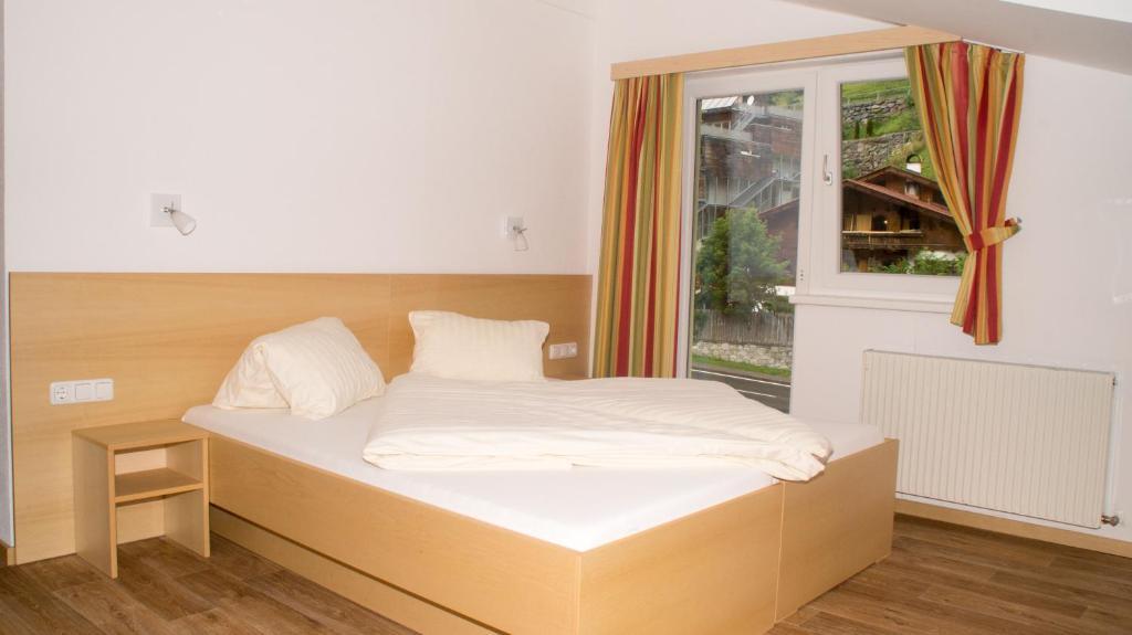 "Quality Hosts Arlberg" Hotel-Gasthof Freisleben ซังคท์อันทอนอัมอาร์ลแบร์ก ห้อง รูปภาพ